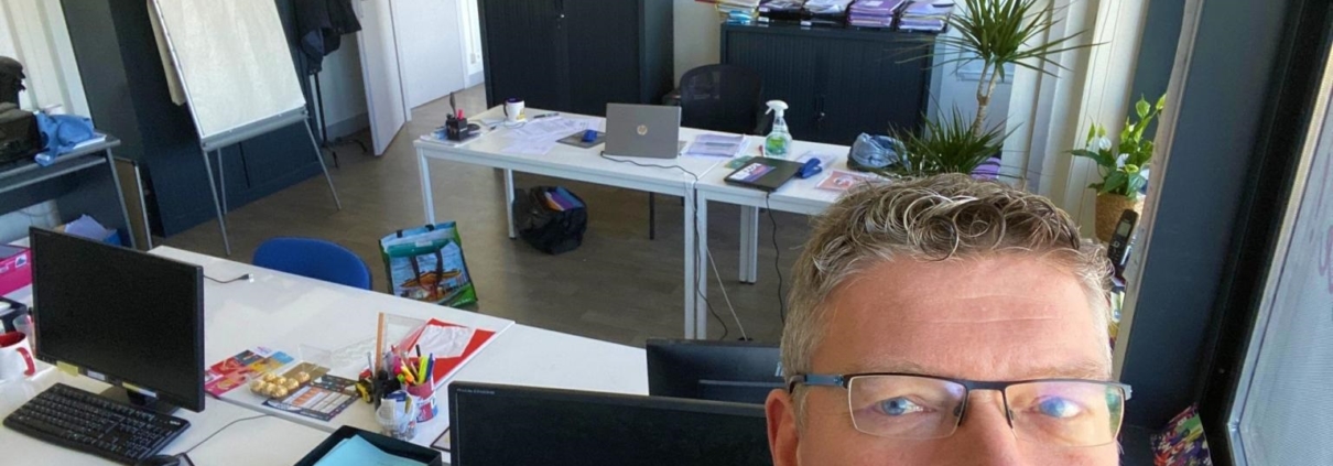 Selfie de Pascal aux bureaux de Selltim